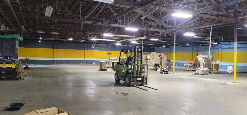 More Photos Of 916 Burlington Ave, Muncie Warehouse For Sale