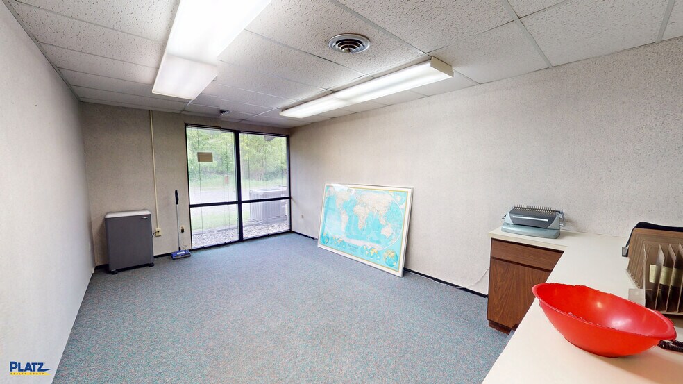 More Photos Of 1372 Youngstown Kingsville Rd SE, Vienna Office For Lease