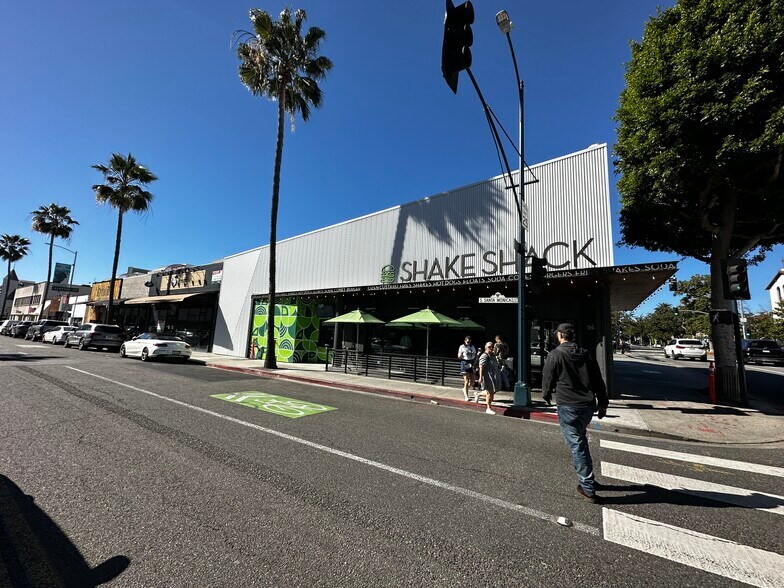 More Photos Of 9601-9609 Santa Monica Blvd, Beverly Hills Restaurant For Lease