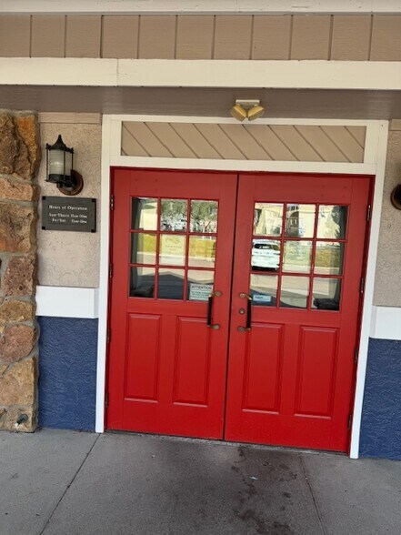 More Photos Of 4925 N Academy Blvd, Colorado Springs General Retail For Sale