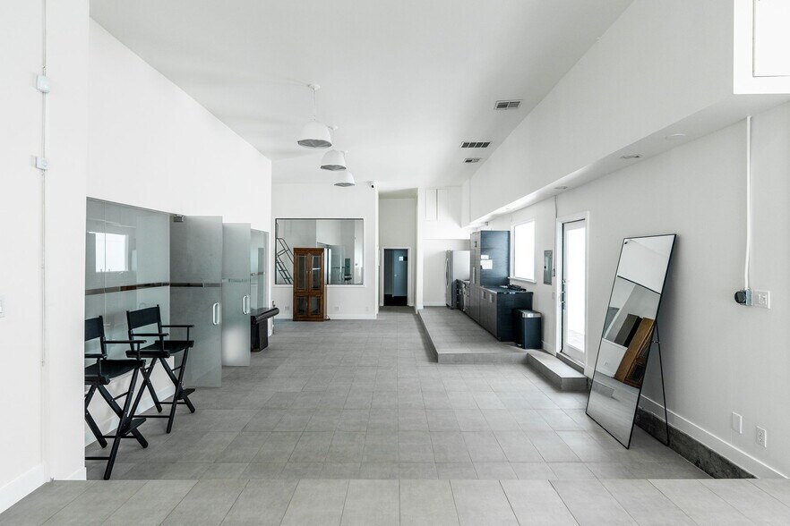 More Photos Of 723-727 N Fairfax Ave, Los Angeles General Retail For Lease