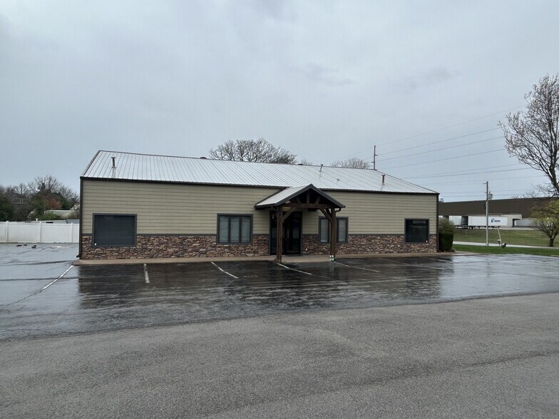 More Photos Of 188 Cal Batsel Rd, Bowling Green Office For Sale