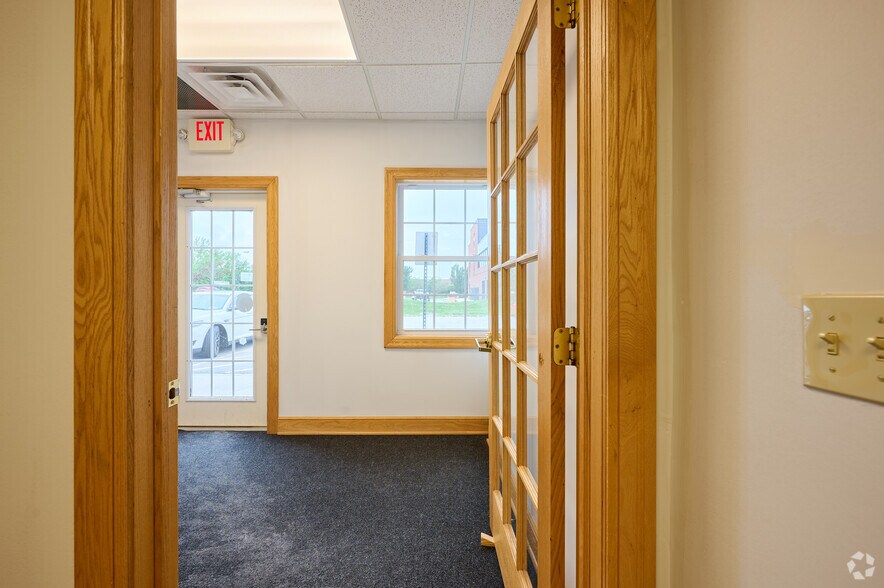 More Photos Of 95 Canal Landing Blvd, Rochester Medical For Lease