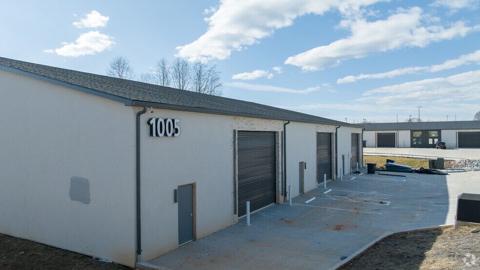 Primary Photo Of 1095 Packard Dr, Mooresville Flex For Lease