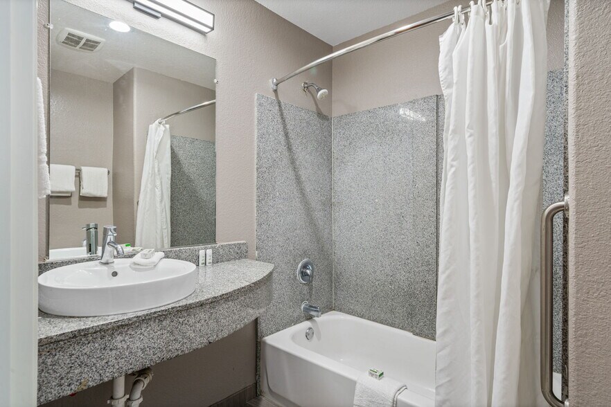 More Photos Of 126 Kenley Pl, San Antonio Hotel For Sale