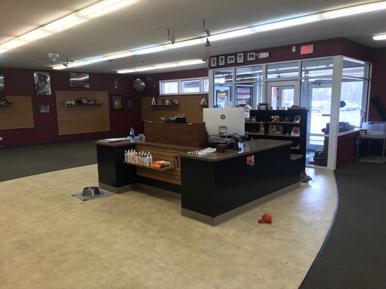 More Photos Of 602 S Rum River Dr, Princeton Freestanding For Lease