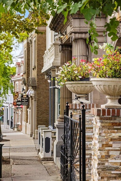 More Photos Of 152 N Main St, Doylestown Medical For Lease