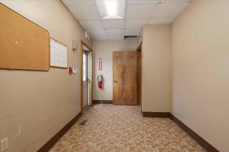 More Photos Of 1091 Jamison Rd, Elma Office For Sale