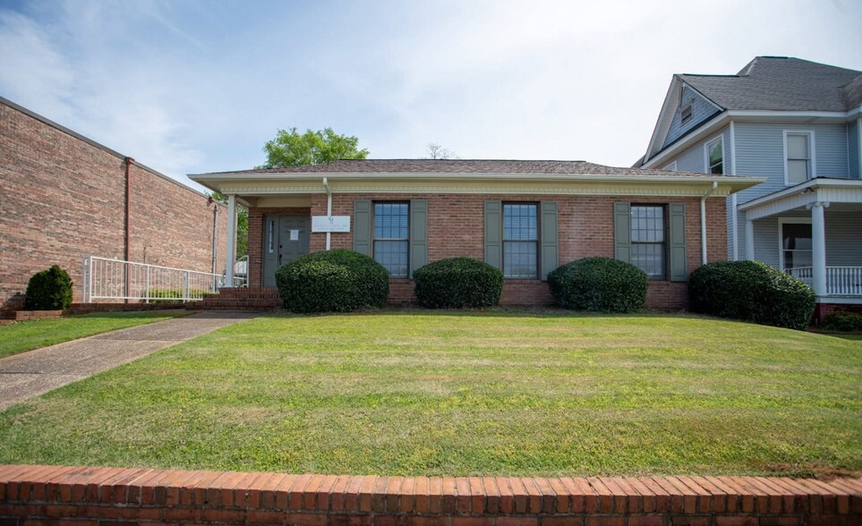 Primary Photo Of 1127 Leighton Ave, Anniston Medical For Sale