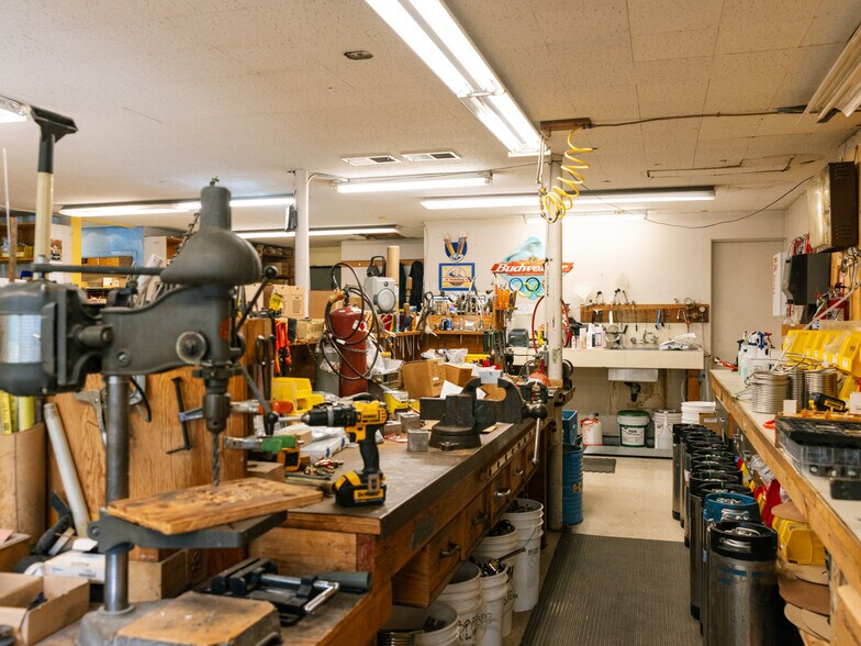 More Photos Of 212-234 SE 12th Ave, Portland Warehouse For Sale