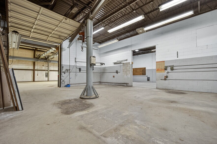 More Photos Of 6209 S Shields Blvd, Oklahoma City Manufacturing For Sale