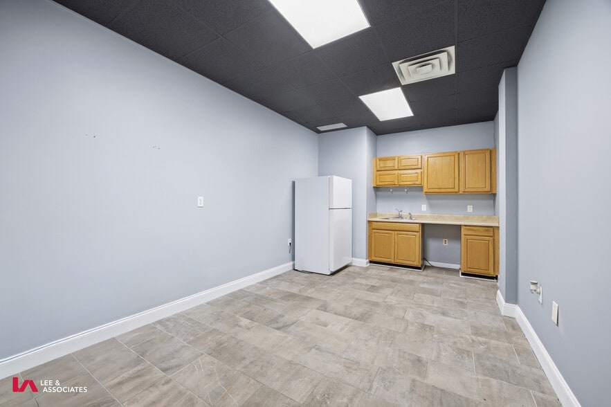 More Photos Of 5333 Bells Ferry Rd, Acworth Light Distribution For Sale