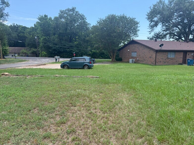 More Photos Of 1007 Richey Dr, Gladewater Apartments For Sale