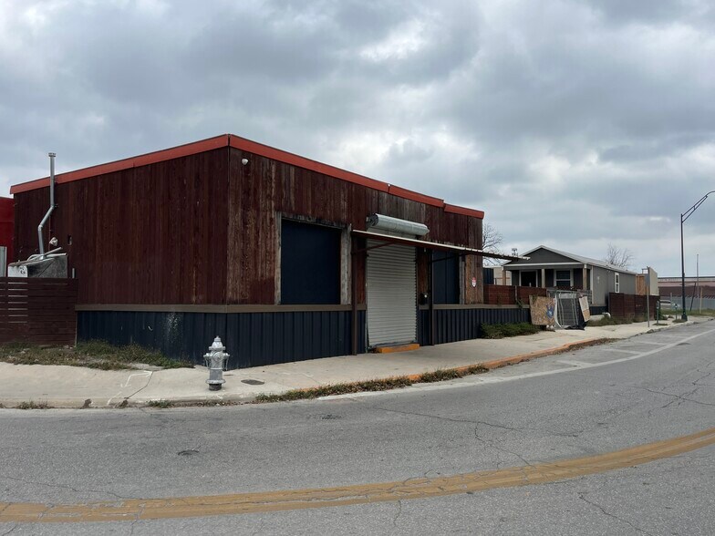 More Photos Of 1116 E Houston St, San Antonio Land For Lease