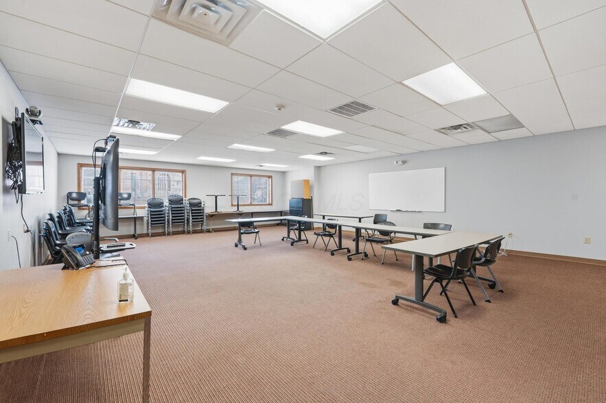 More Photos Of 88 N Sandusky St, Delaware Office For Lease
