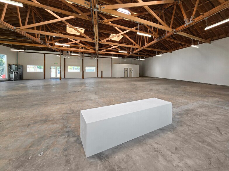 More Photos Of 5075 W Adams Blvd, Los Angeles Medical For Lease