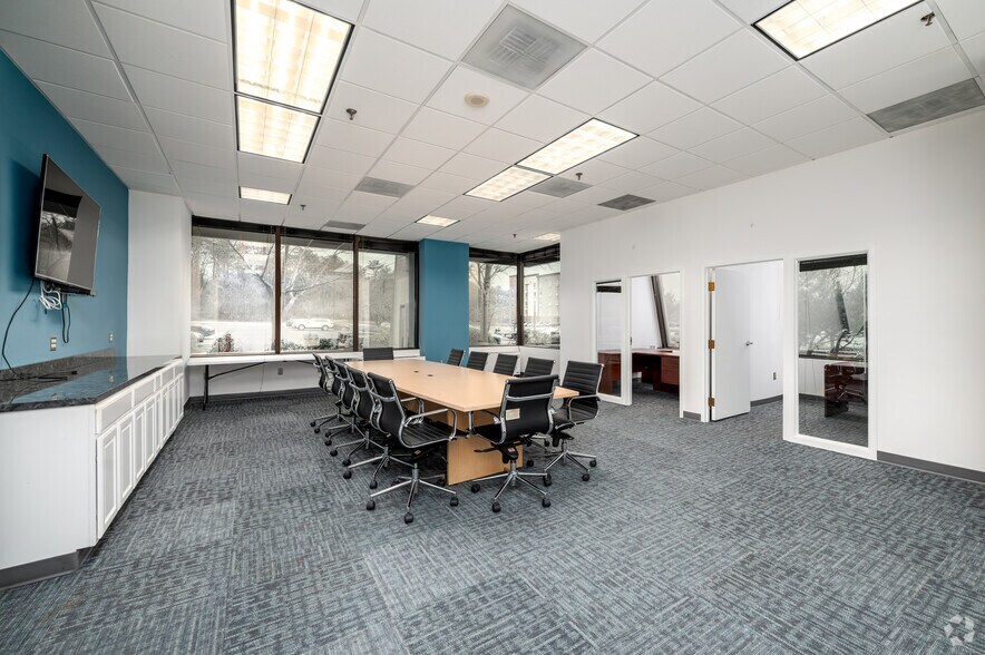 More Photos Of 7500 Greenway Center Dr, Greenbelt Office For Lease