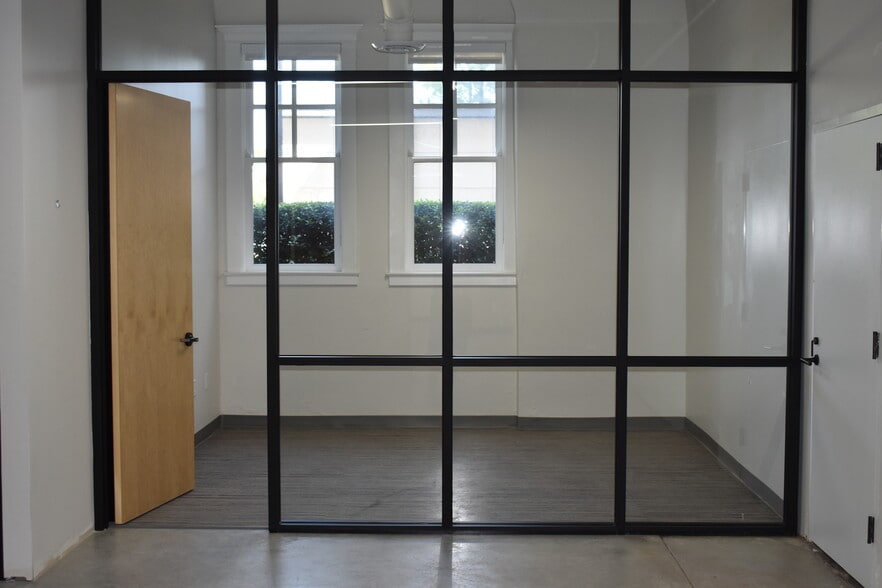 More Photos Of 2218 Bryan St, Dallas Office For Lease