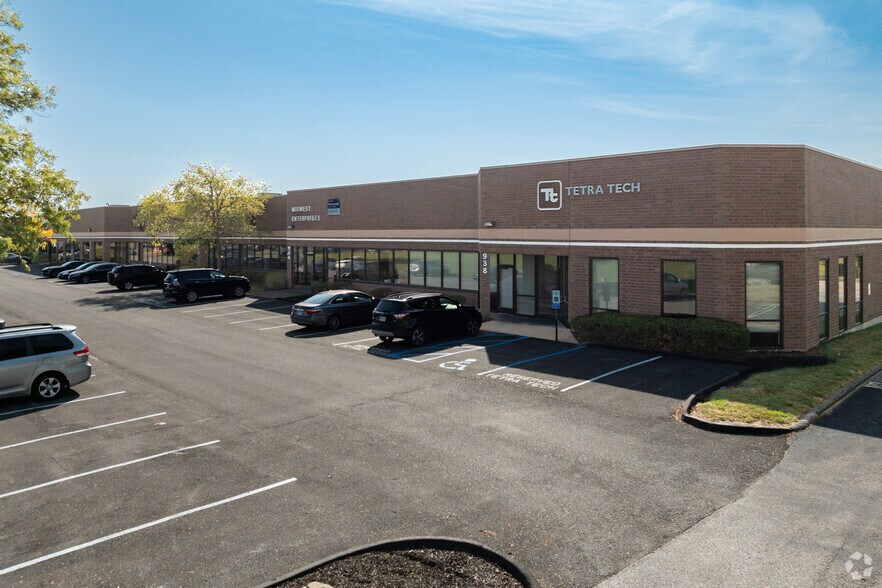 More Photos Of 914-938 S Highway Dr, Fenton Flex For Lease