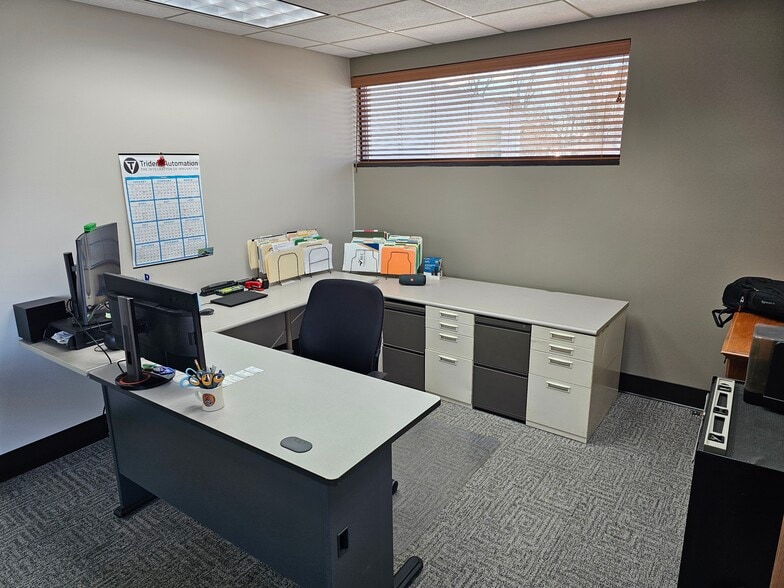 More Photos Of 1093 Appleton Rd, Menasha Office For Sale