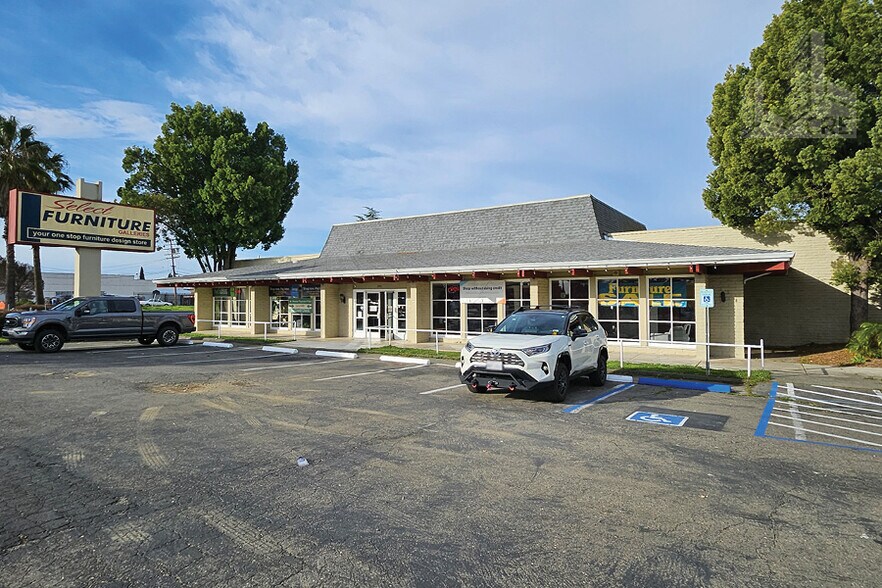 Primary Photo Of 2001 N Texas St, Fairfield Showroom For Sale
