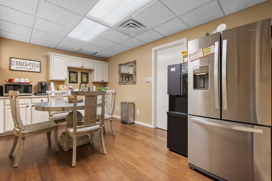 More Photos Of 2529 74th St, Lubbock Office For Lease