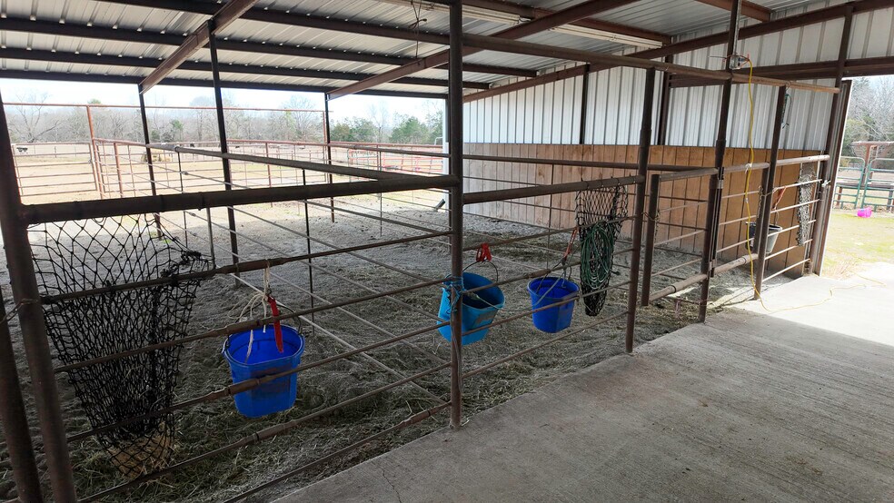 More Photos Of 99 Stacks Dr, Damascus Horse Stables For Sale