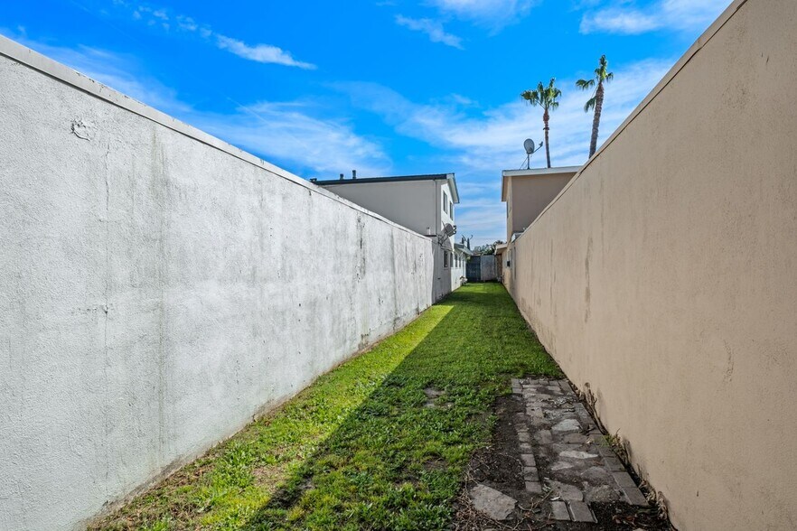 More Photos Of 13161 Adland St, Garden Grove Apartments For Sale