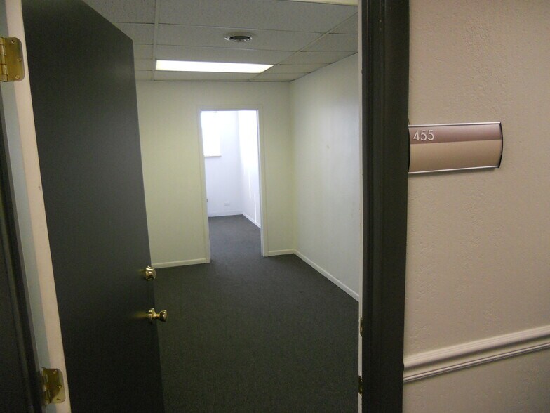 More Photos Of 1100 W Littleton Blvd, Littleton Loft Creative Space For Sale
