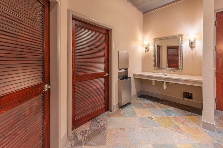 More Photos Of 595 Double Eagle Ct, Reno Office For Sale