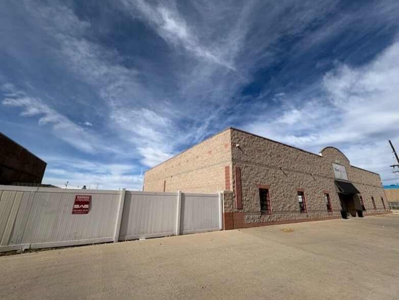 More Photos Of 3899 Quentin St, Denver Warehouse For Sale