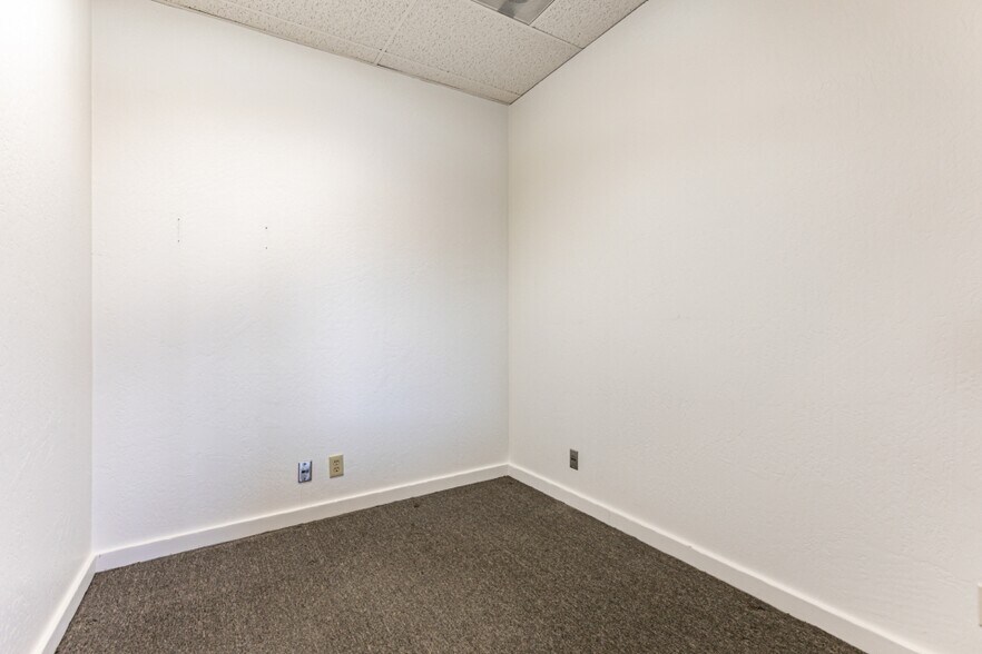 More Photos Of 1821 Sidewinder Dr, Park City Storefront Retail Office For Sale