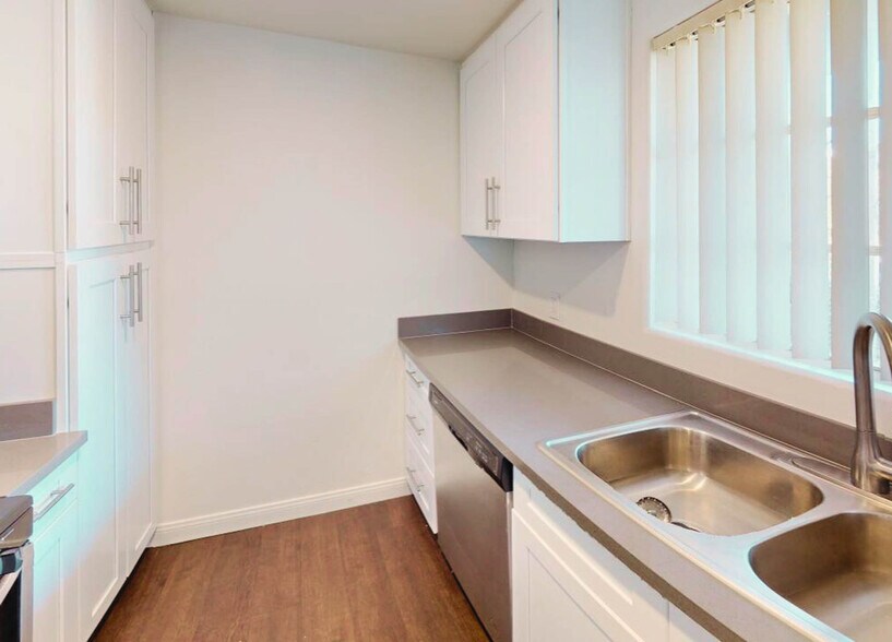 More Photos Of 2370 Portland St, Los Angeles Apartments For Sale