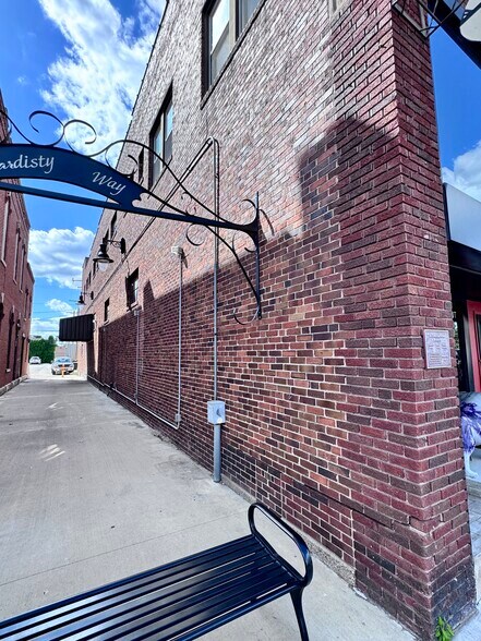 More Photos Of 2 W Side Sq, Macomb Restaurant For Sale