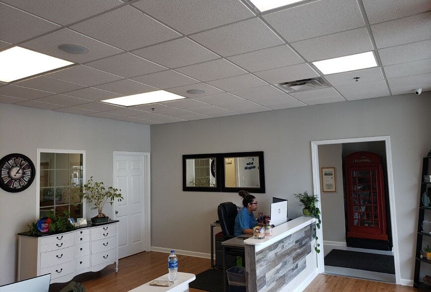 More Photos Of 2655 N Cobb Pky, Kennesaw Storefront For Lease