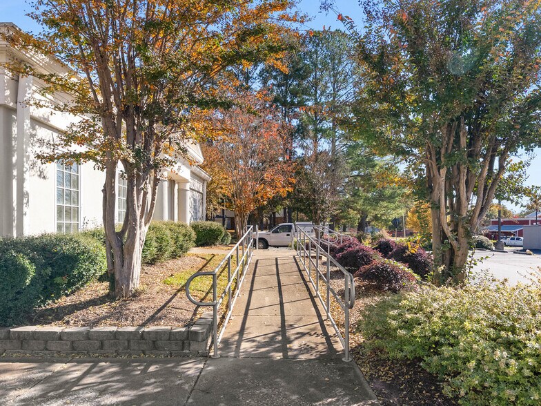 More Photos Of 79 S Main St, Inman Bank For Lease