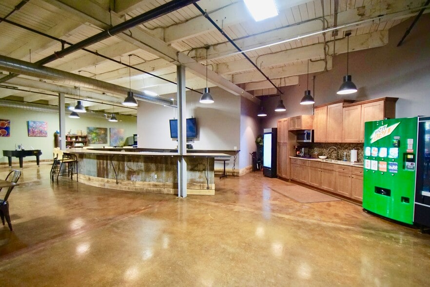 More Photos Of 1501 Burlington St, North Kansas City Warehouse For Lease