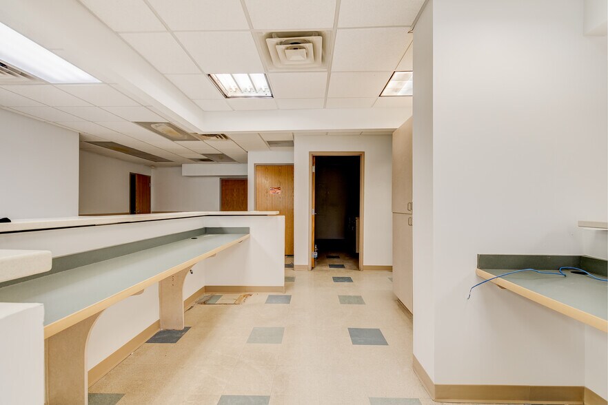More Photos Of 860 NW Washington Blvd, Hamilton Medical For Lease