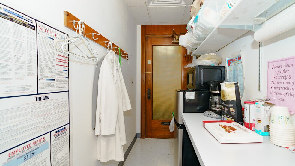 More Photos Of 50 E Washington St, Chicago Office For Sale