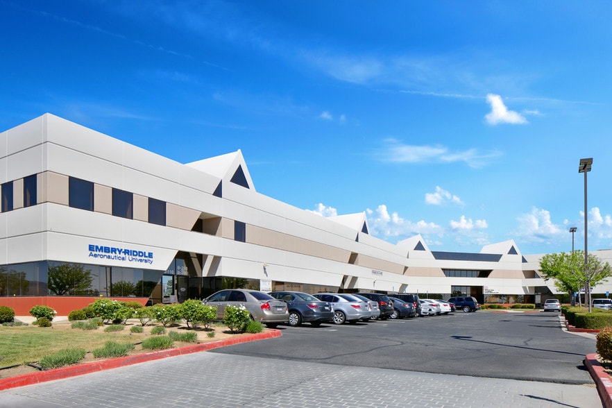 More Photos Of 40015 Sierra Hwy, Palmdale Office For Lease