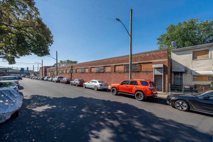 More Photos Of 8950 127th St, Richmond Hill Warehouse For Sale