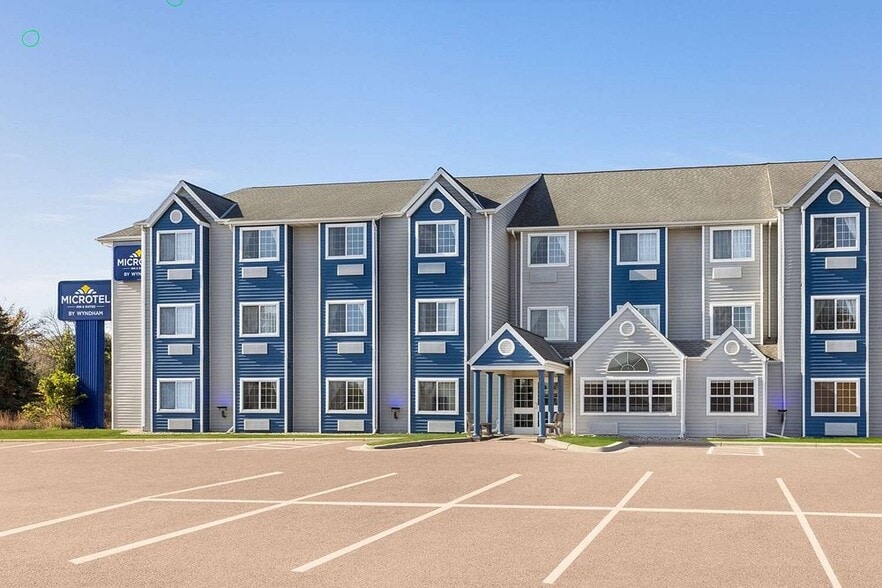Primary Photo Of 424 20th St S, New Ulm Hotel For Sale