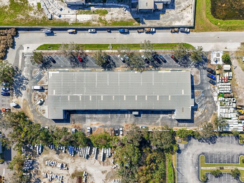 More Photos Of 4545 Mariotti Ct, Sarasota Flex For Sale