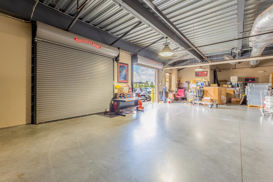 More Photos Of 9000 Gulf Fwy, Houston Office For Lease