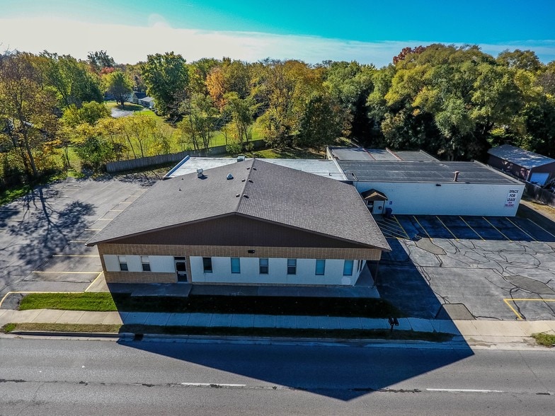 More Photos Of 1286 Pipestone Rd, Benton Harbor Light Distribution For Lease