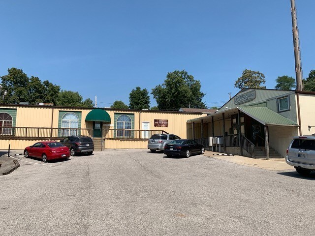 More Photos Of 300 W Jennings St, Newburgh Freestanding For Lease