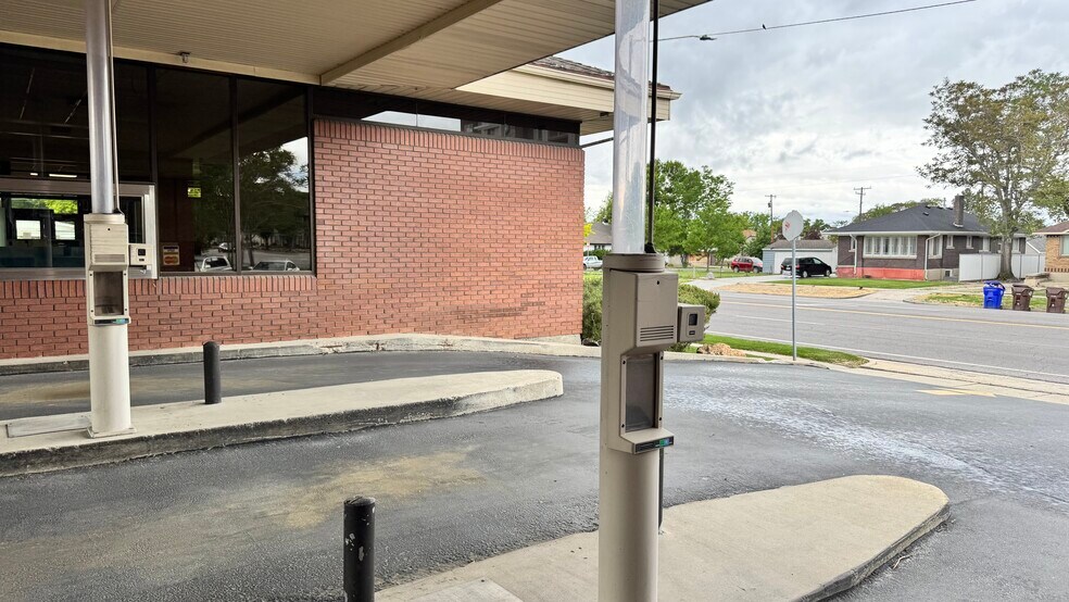 More Photos Of 159 W Center St, Midvale Bank For Lease