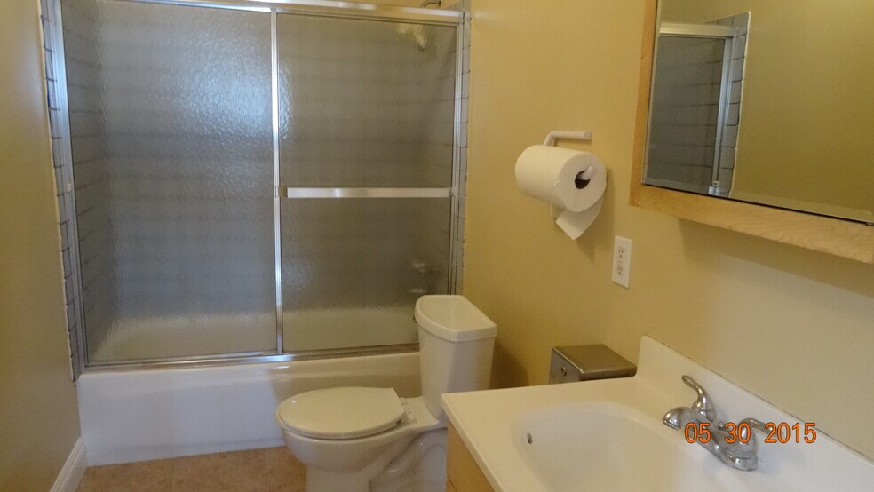 More Photos Of 20246-20254 Saticoy St, Winnetka Storefront Retail Office For Lease