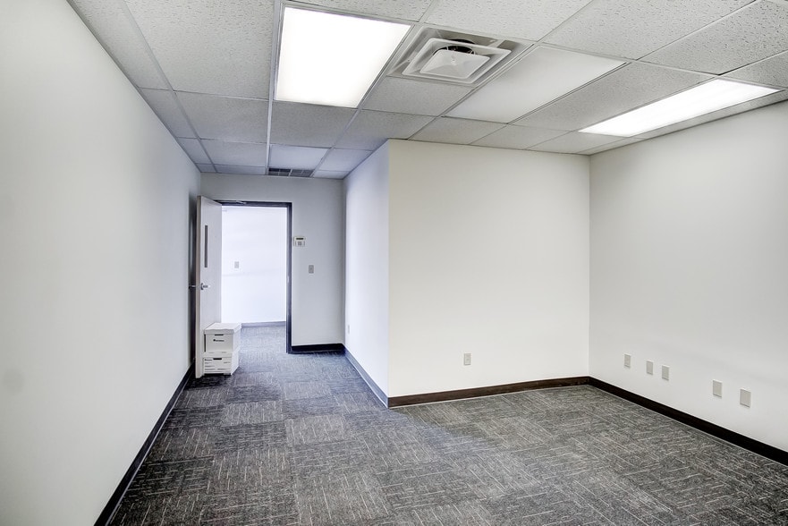 More Photos Of 1-19 E Pleasant St, Springfield Medical For Sale