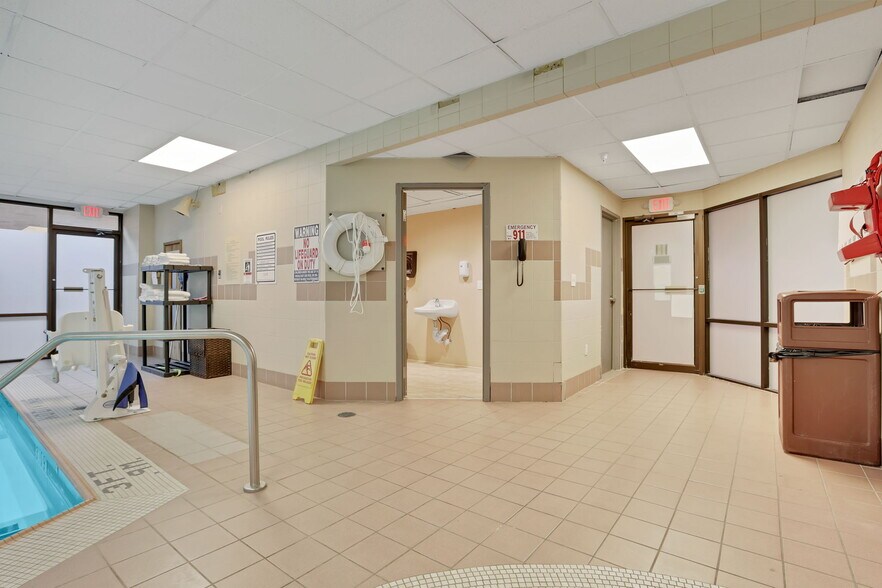 More Photos Of 301 Broadway, Lorain Hotel For Lease